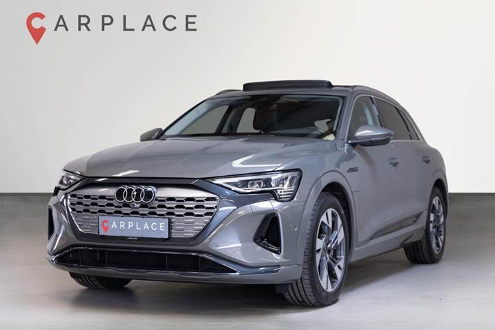 Grå Audi Q8 e-tron fra 2023