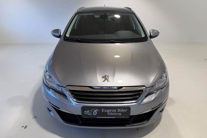 Grå Peugeot 308 fra 2017
