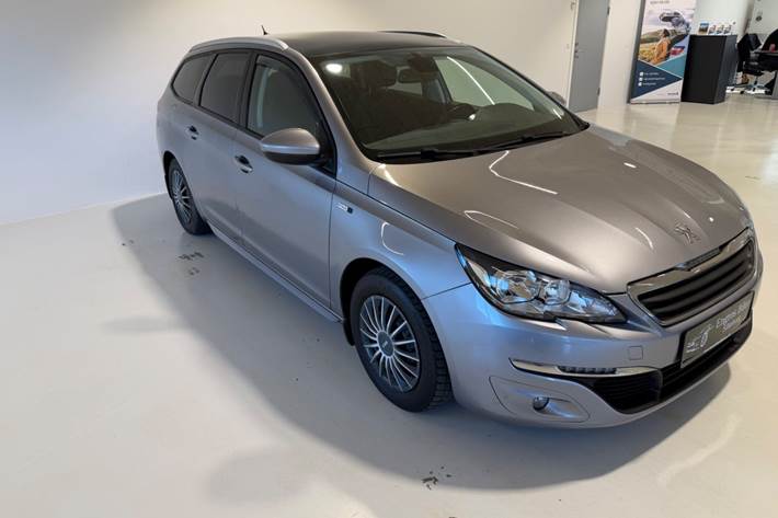Grå Peugeot 308 fra 2017