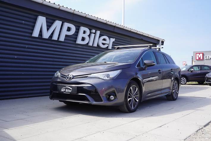 Grå Toyota Avensis fra 2016