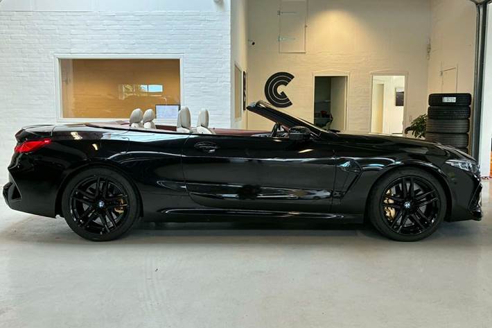 Sort BMW M8 fra 2021