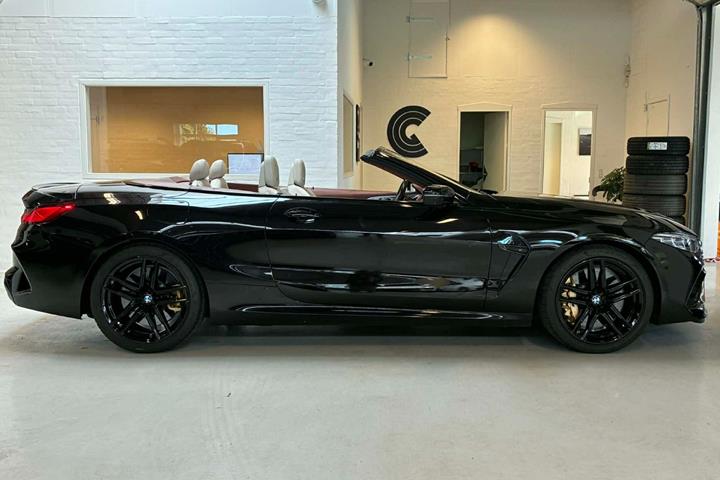 Sort BMW M8 fra 2021