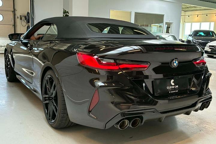 Sort BMW M8 fra 2021