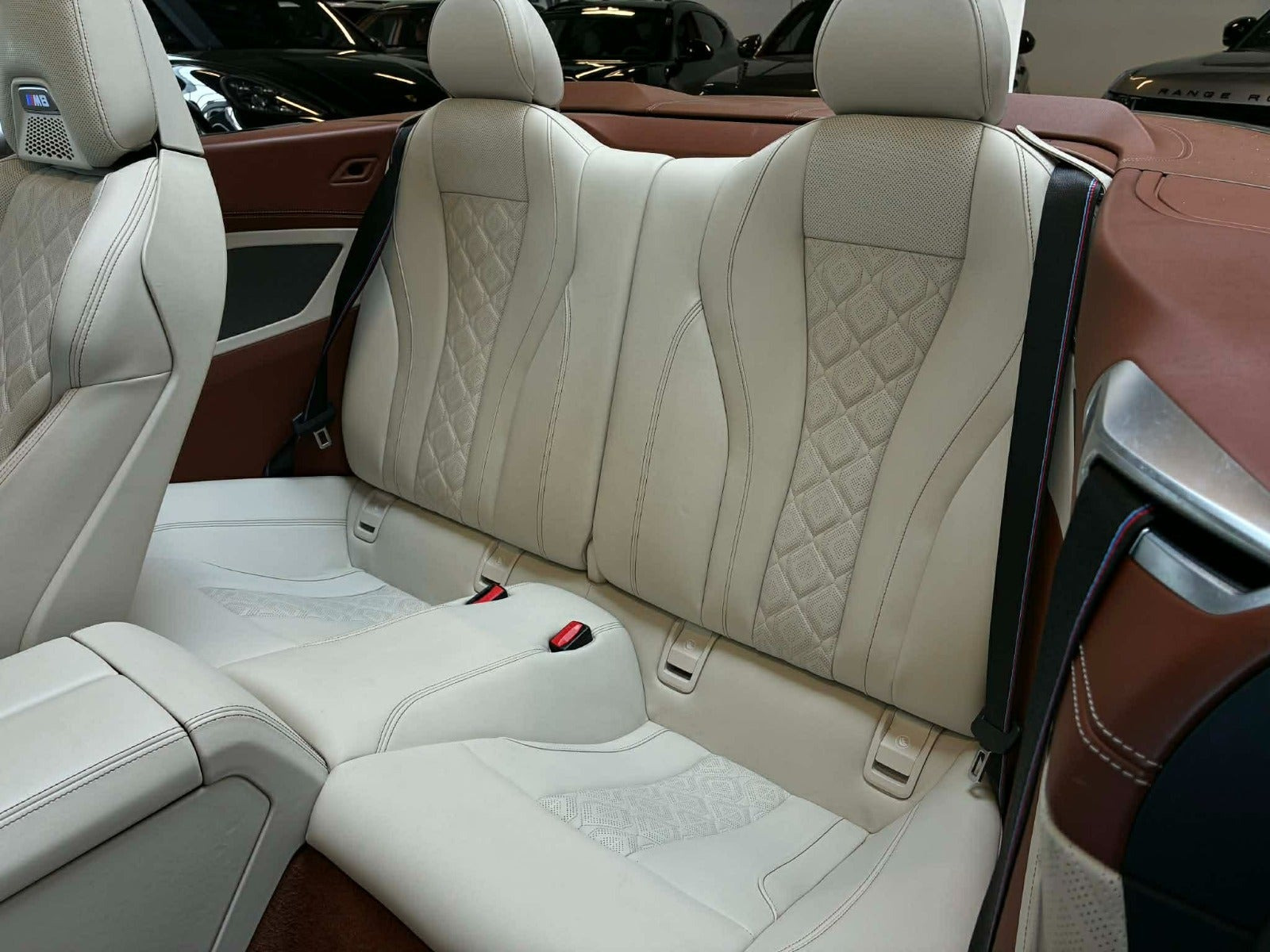 Sort BMW M8 fra 2021 set indefra