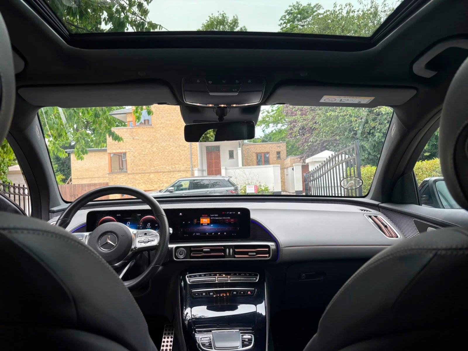 Sort Mercedes EQC400 fra 2020