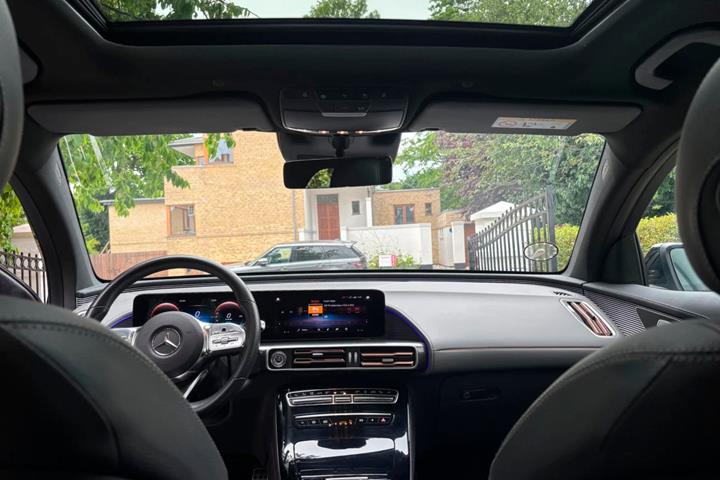 Sort Mercedes EQC400 fra 2020