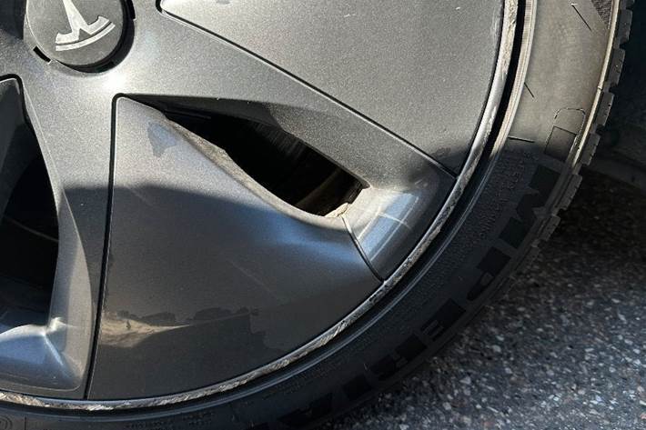 Hvid Tesla Model 3 fra 2021