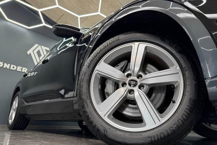 Sort Audi e-tron fra 2023
