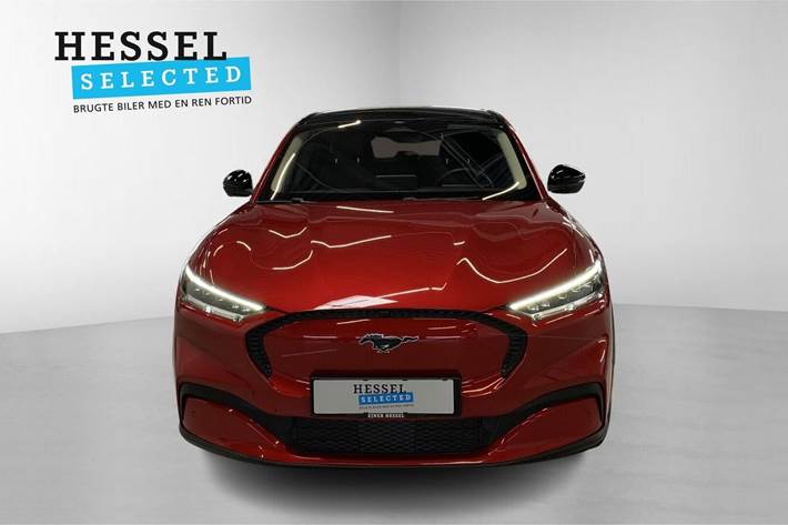 Rød Ford Mustang Mach-E fra 2023