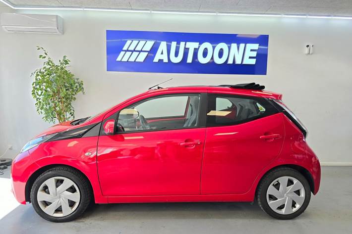 Rød Toyota Aygo fra 2015