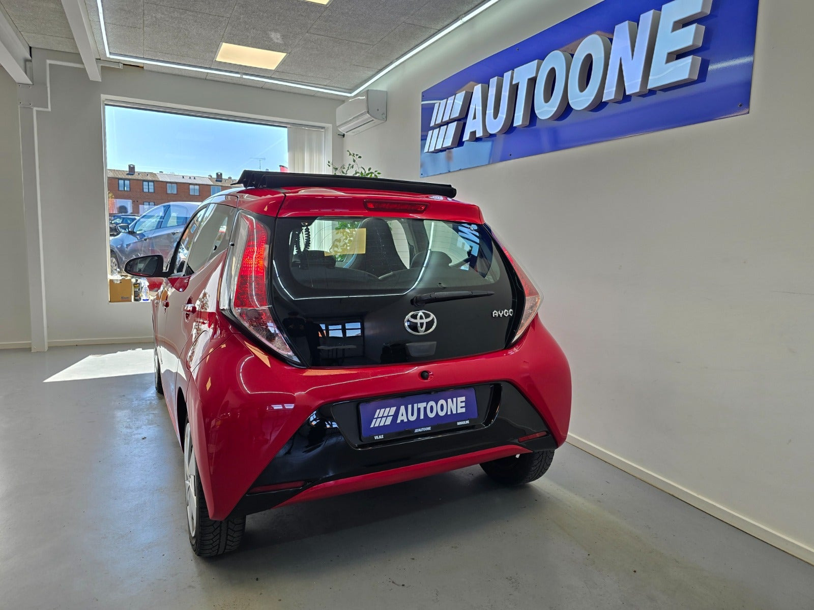 Rød Toyota Aygo fra 2015