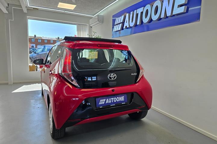 Rød Toyota Aygo fra 2015