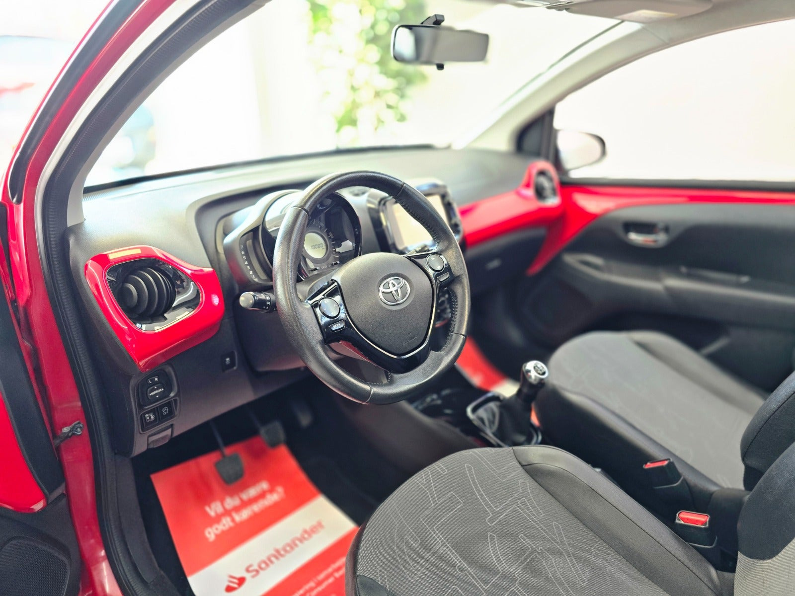 Rød Toyota Aygo fra 2015