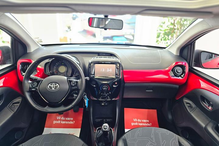 Rød Toyota Aygo fra 2015