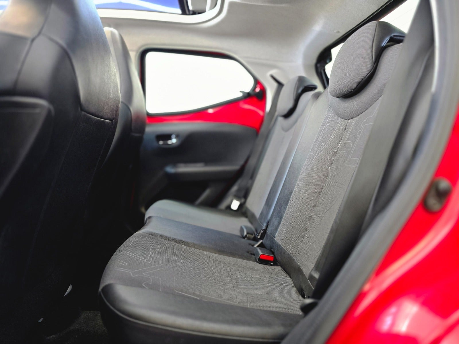 Rød Toyota Aygo fra 2015
