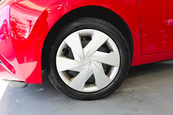 Rød Toyota Aygo fra 2015