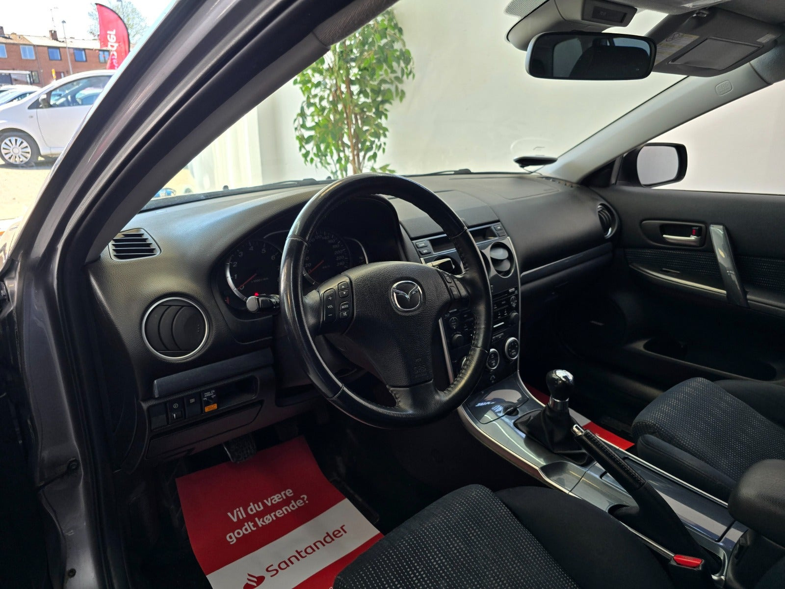 Grå Mazda 6 fra 2007