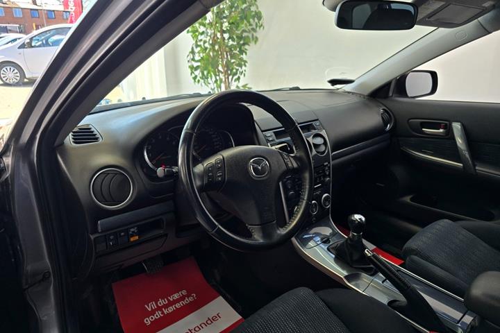 Grå Mazda 6 fra 2007