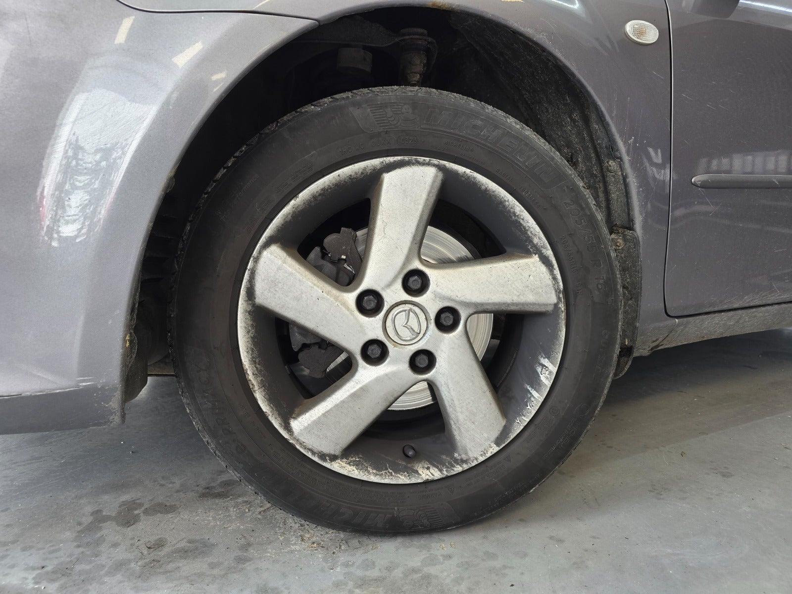 Grå Mazda 6 fra 2007