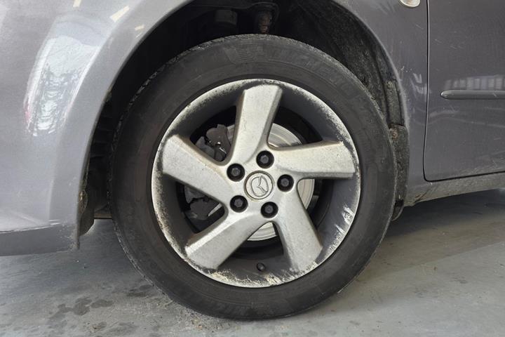 Grå Mazda 6 fra 2007