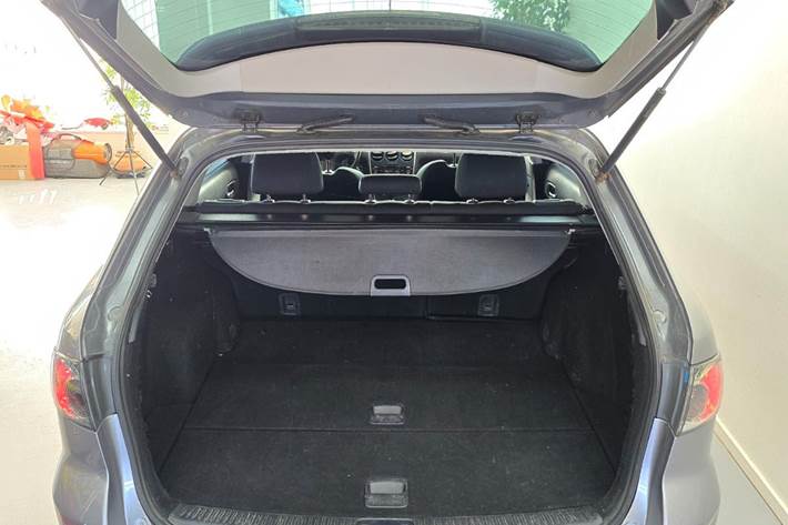 Grå Mazda 6 fra 2007
