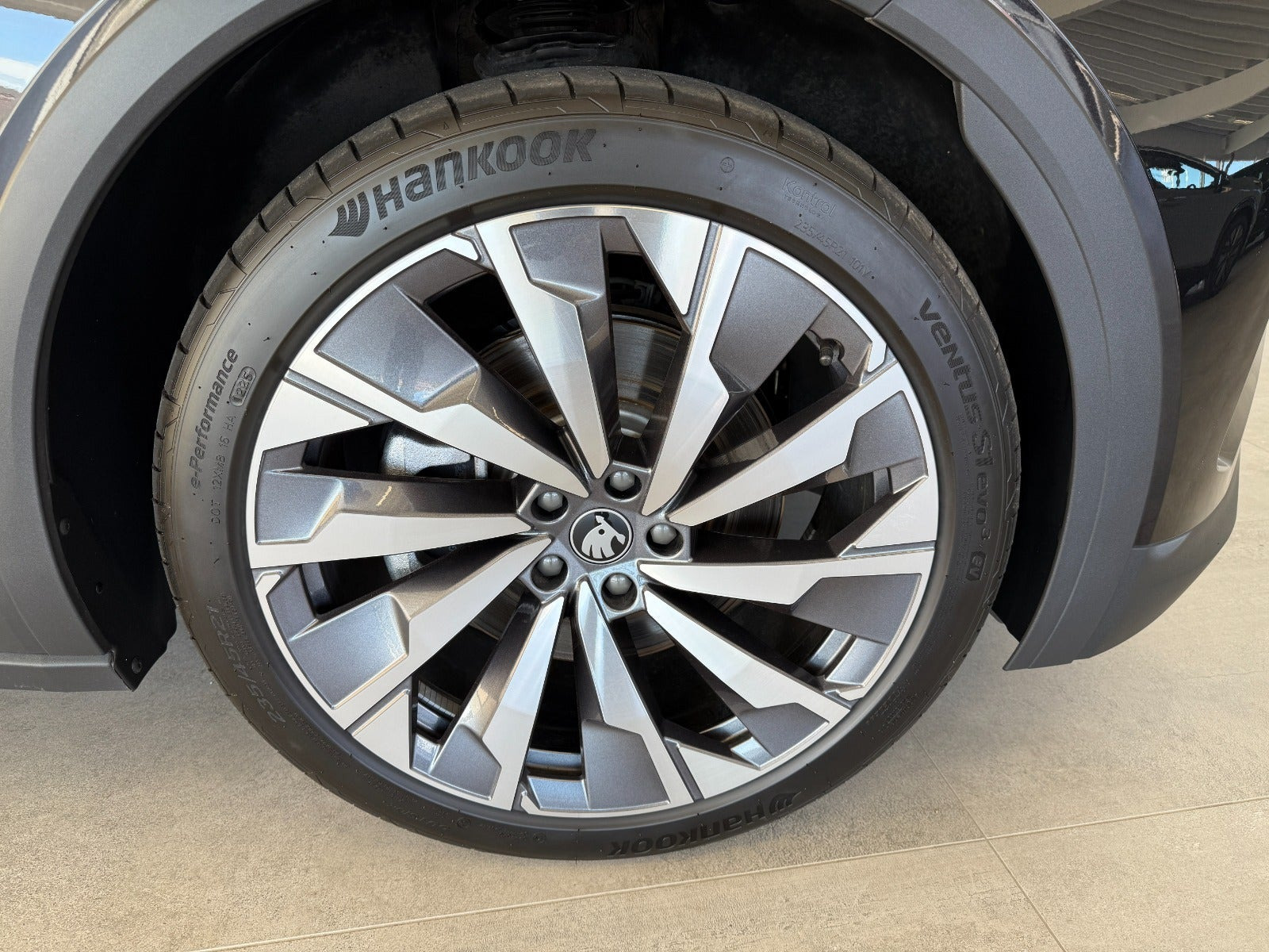 Sort Skoda Elroq fra 2025