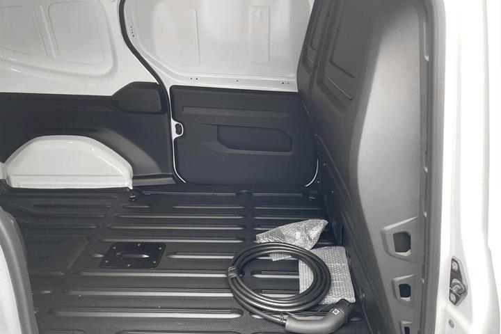 Hvid Nissan Townstar fra 2026