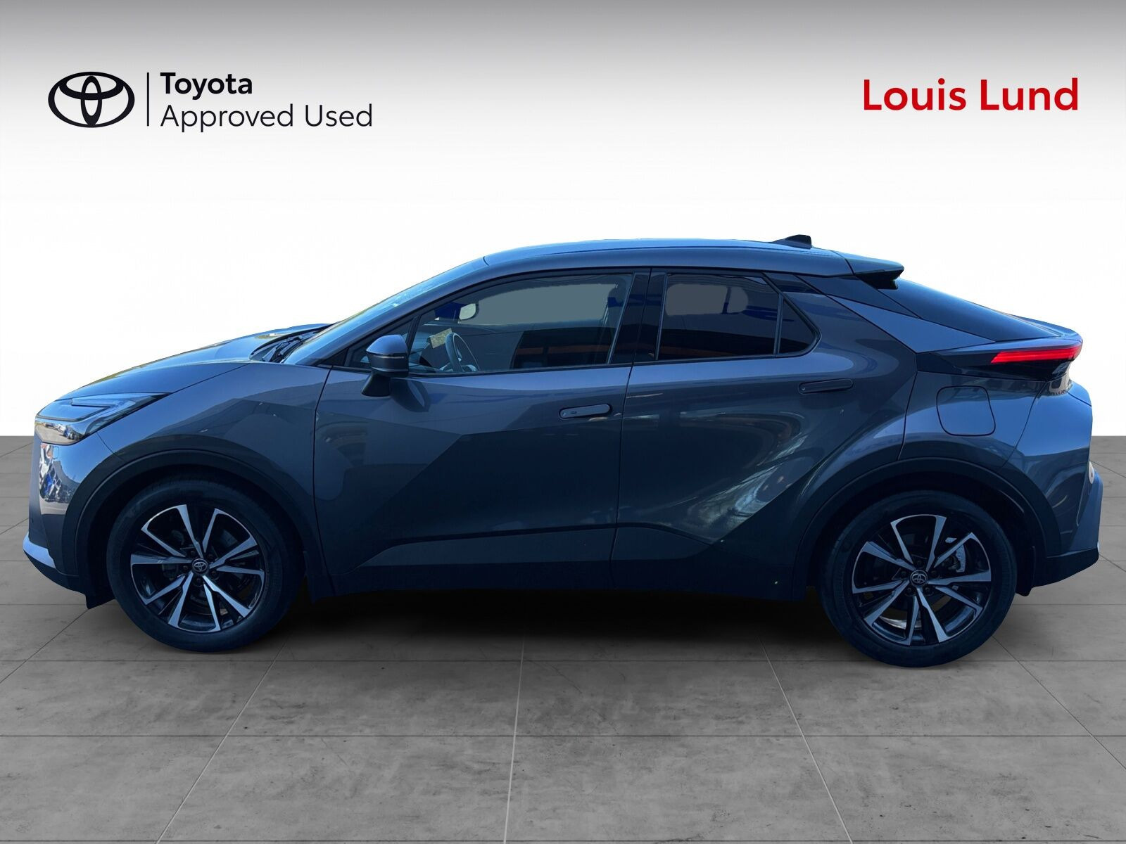 Grå Toyota C-HR fra 2024