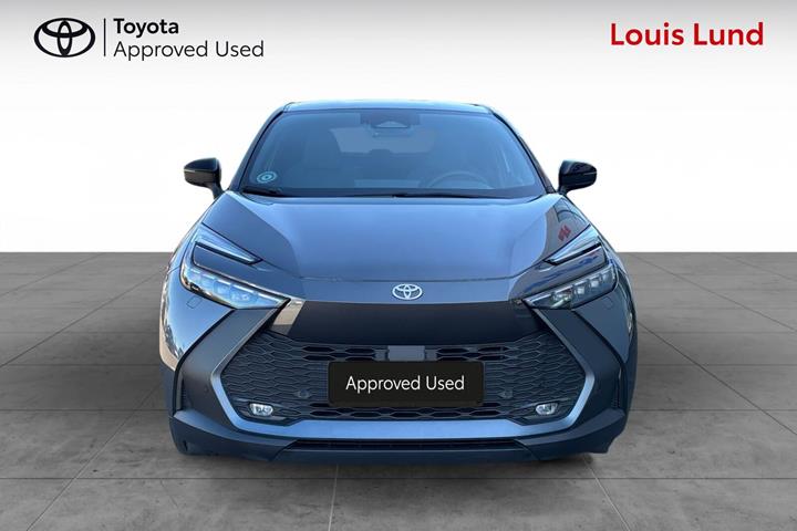 Grå Toyota C-HR fra 2024