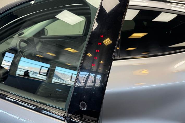 Sølv Ford Mustang Mach-E fra 2021