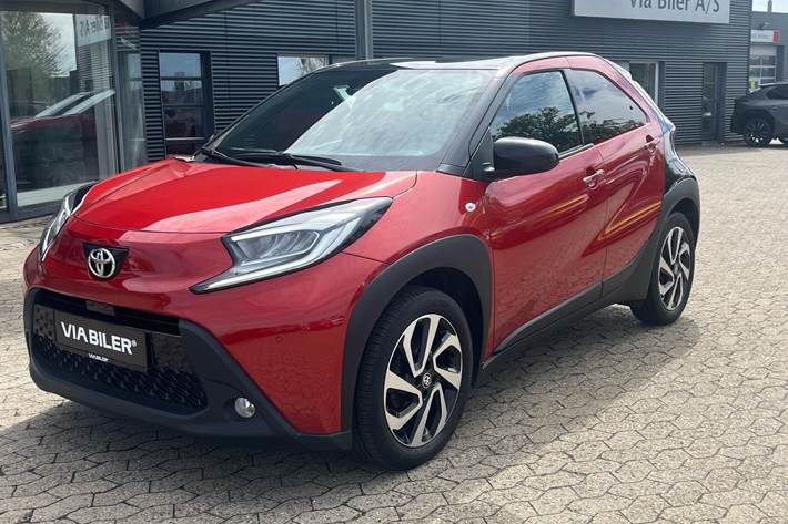Rød Toyota Aygo X fra 2023