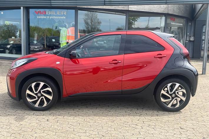Rød Toyota Aygo X fra 2023