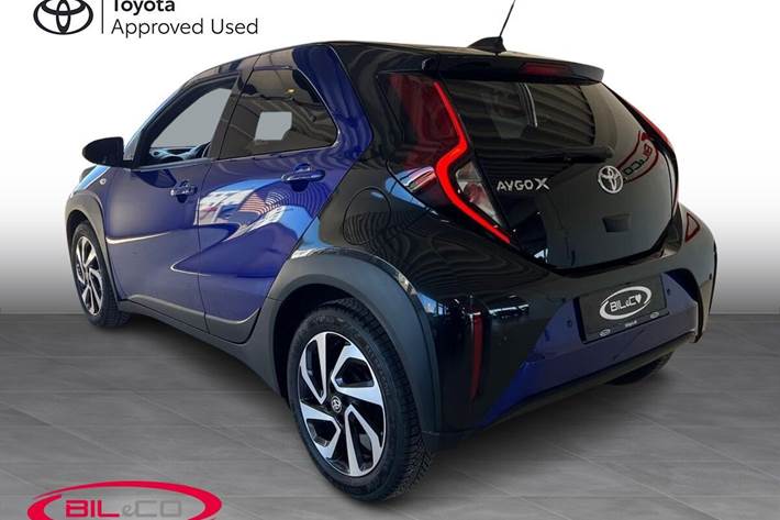 Blå Toyota Aygo X fra 2025