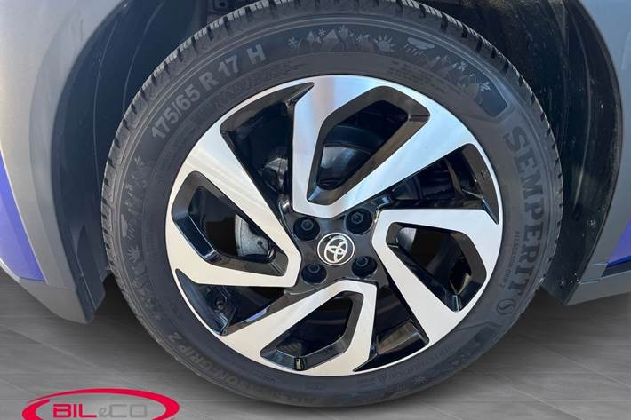 Blå Toyota Aygo X fra 2025