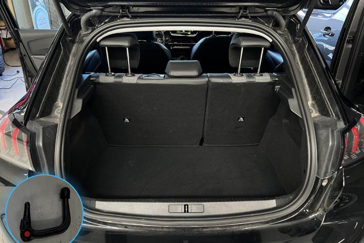Sort Peugeot 208 fra 2020