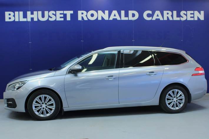 Sølv Peugeot 308 fra 2020