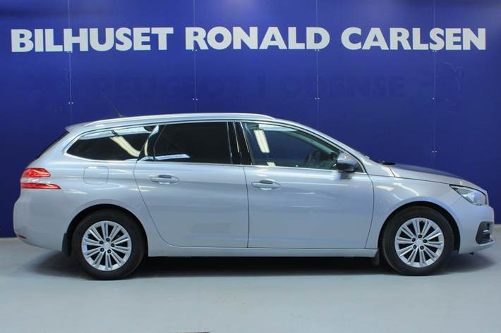 Sølv Peugeot 308 fra 2020