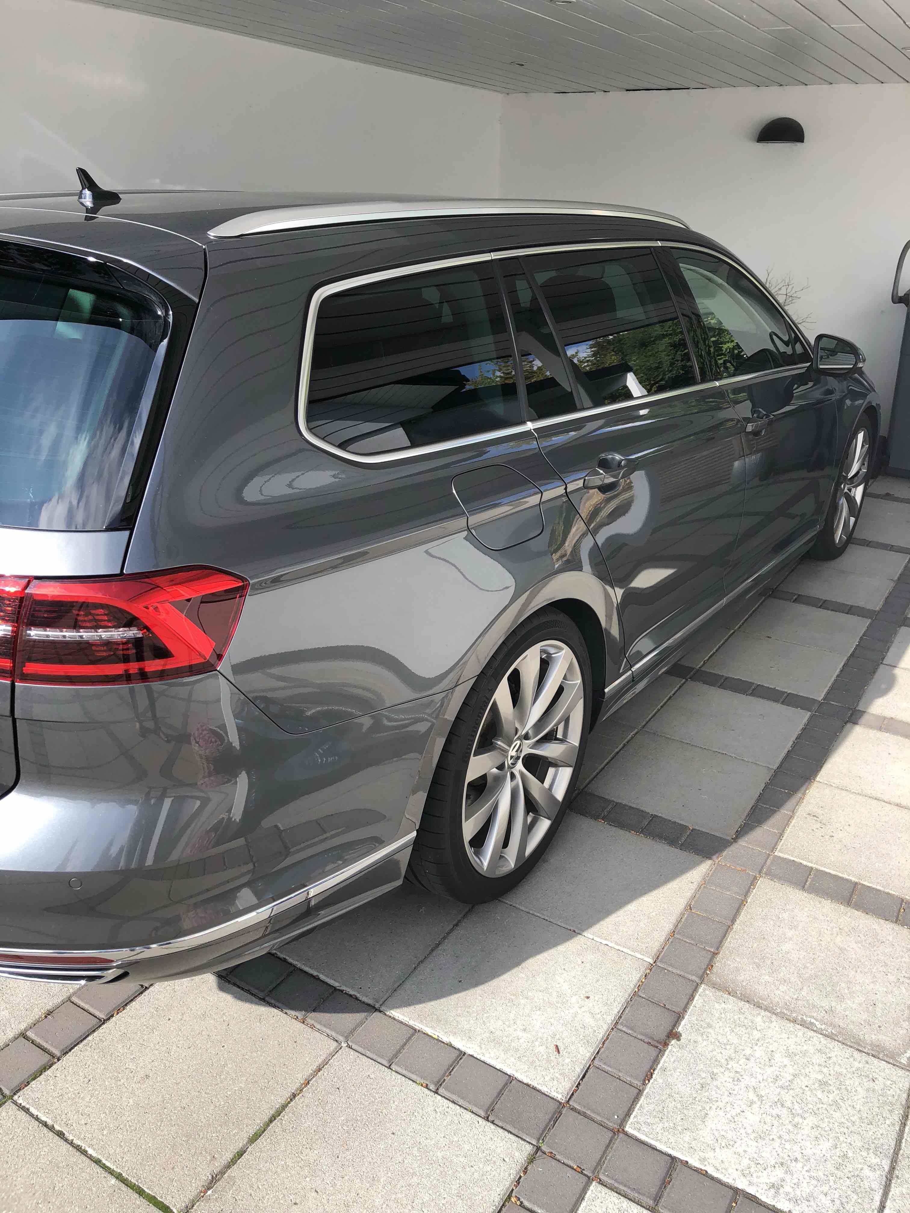 Grå VW Passat fra 2017