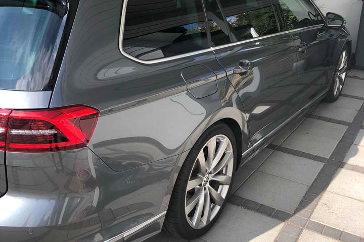 Grå VW Passat fra 2017