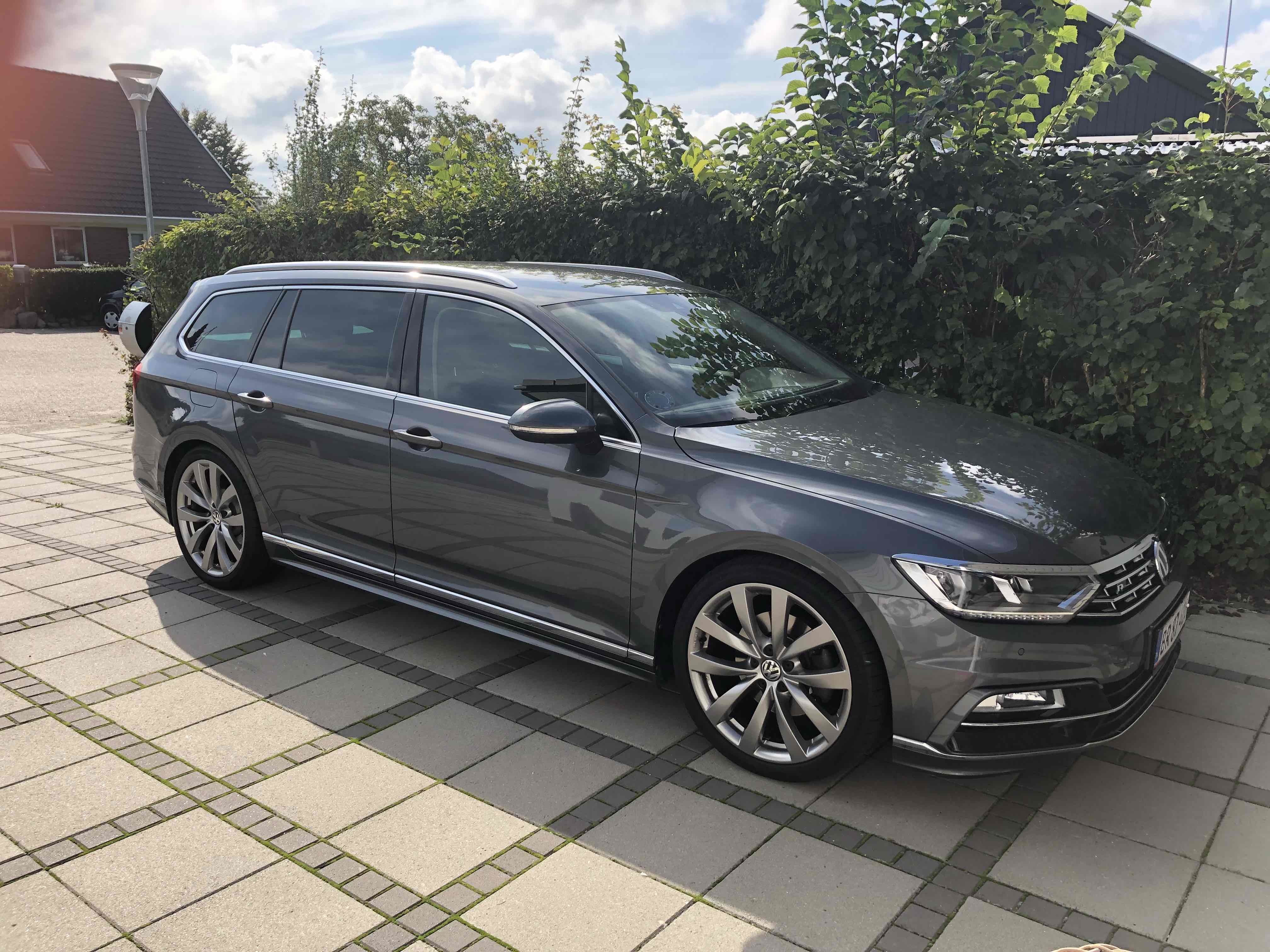 Grå VW Passat fra 2017