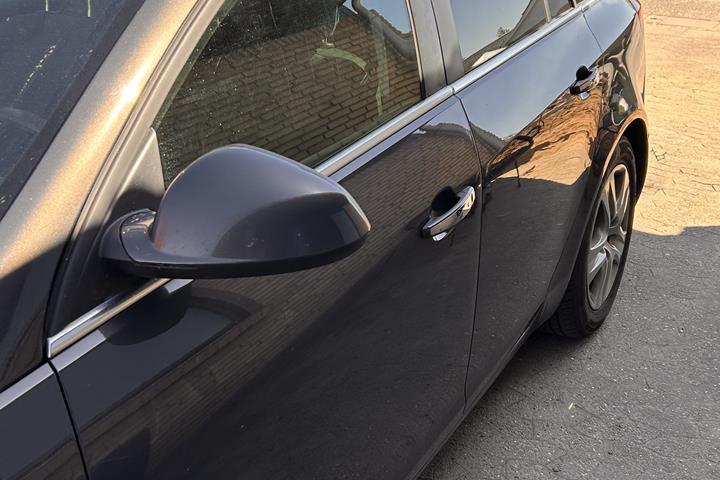 Grå Opel Insignia fra 2015