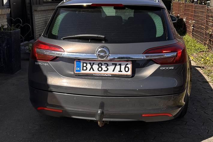 Grå Opel Insignia fra 2015