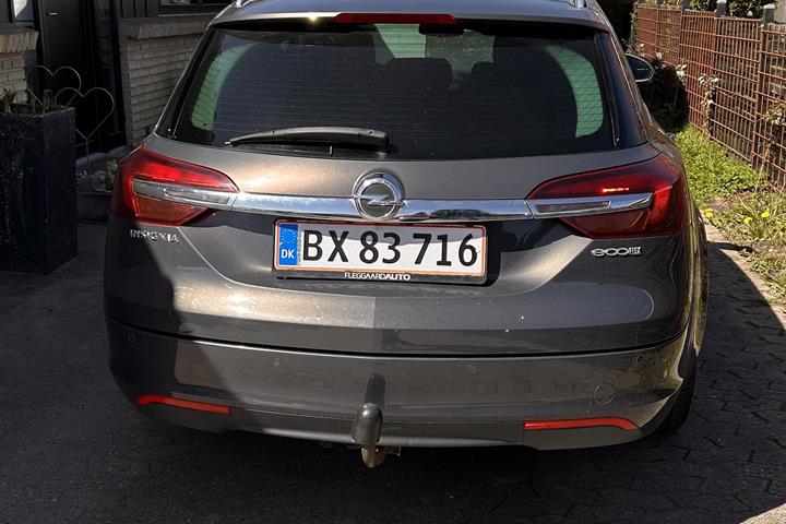 Grå Opel Insignia fra 2015