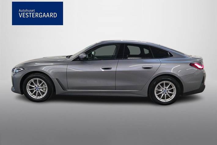 Grå BMW i4 fra 2024