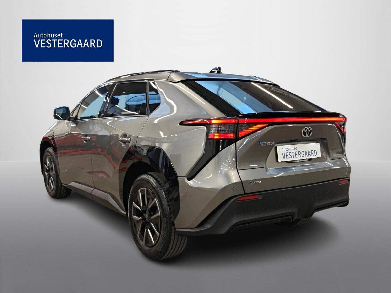Grå Toyota BZ4X fra 2026