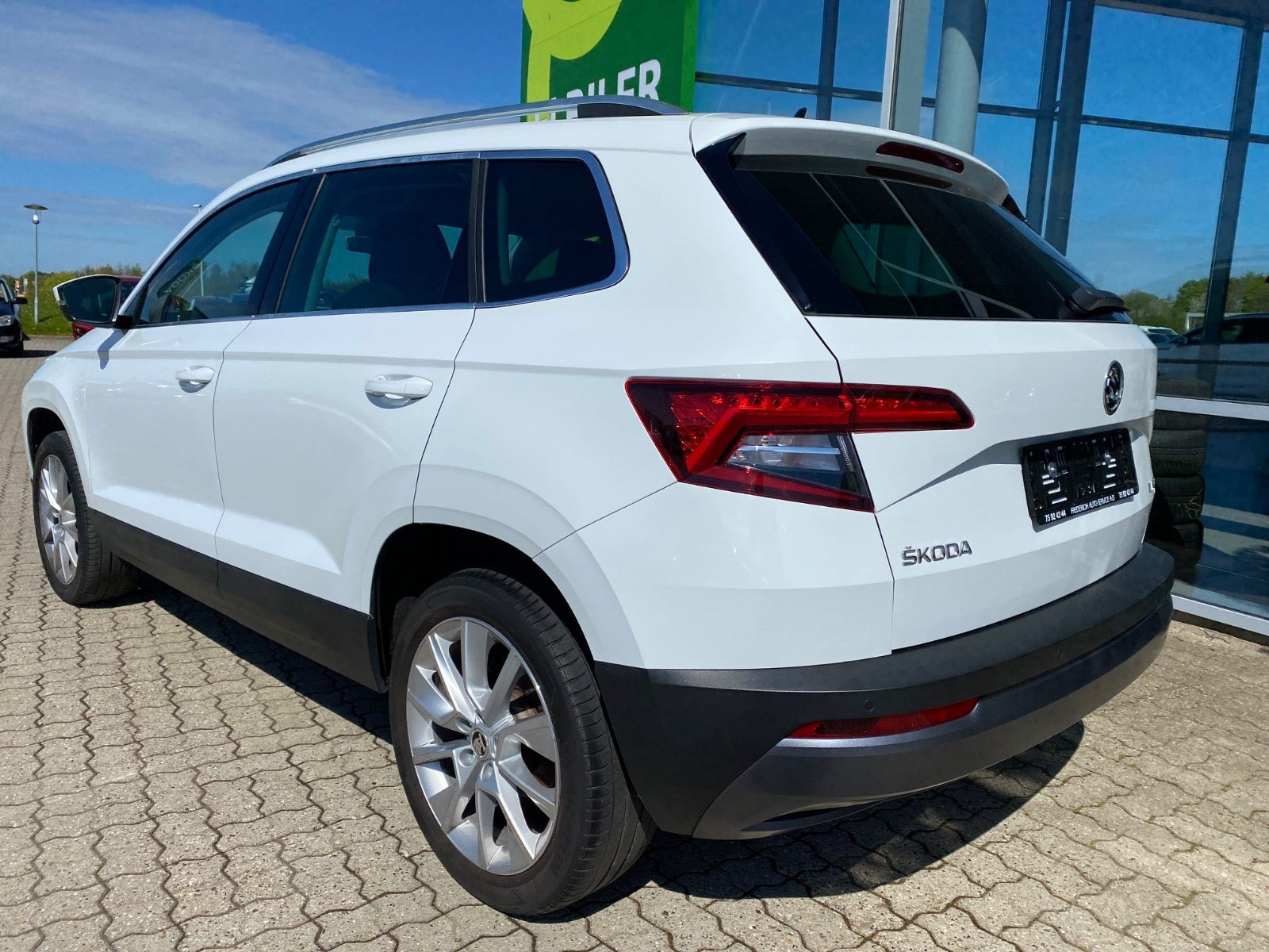 Hvid Skoda Karoq fra 2018