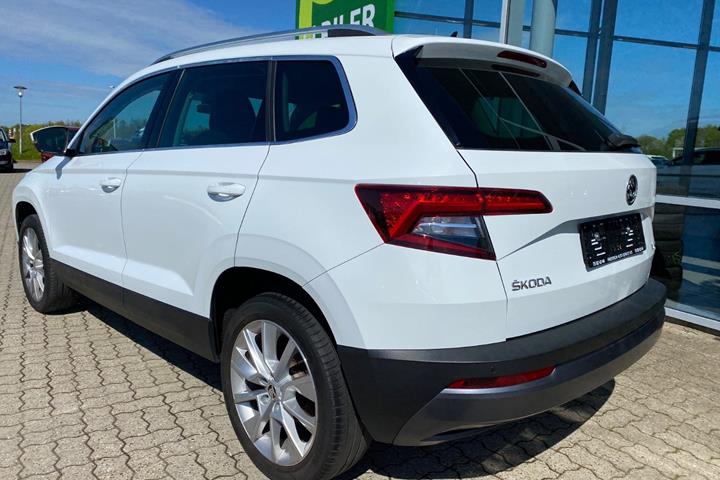 Hvid Skoda Karoq fra 2018