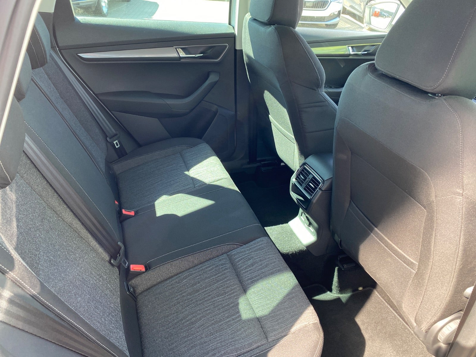Hvid Skoda Karoq fra 2018