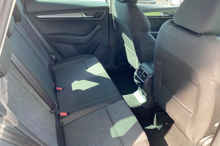 Hvid Skoda Karoq fra 2018