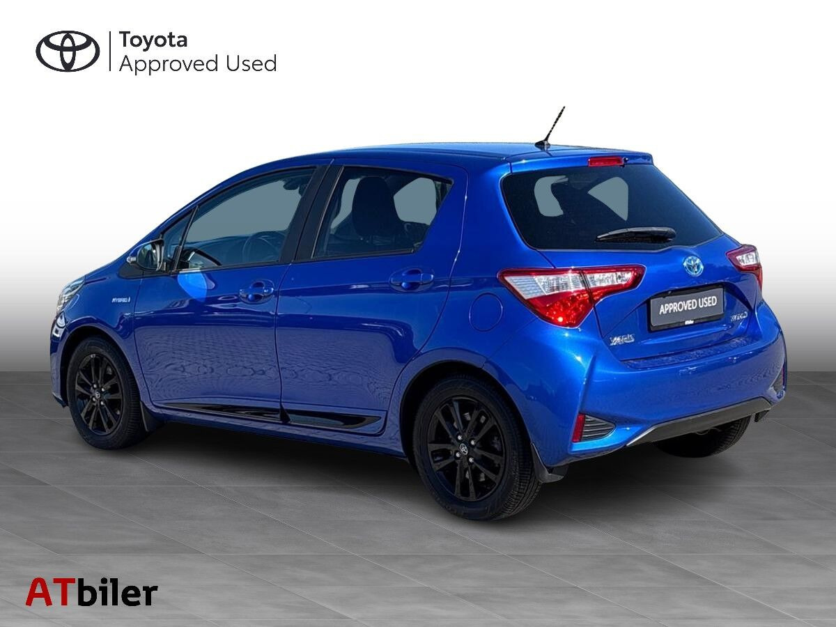 Blå Toyota Yaris fra 2019